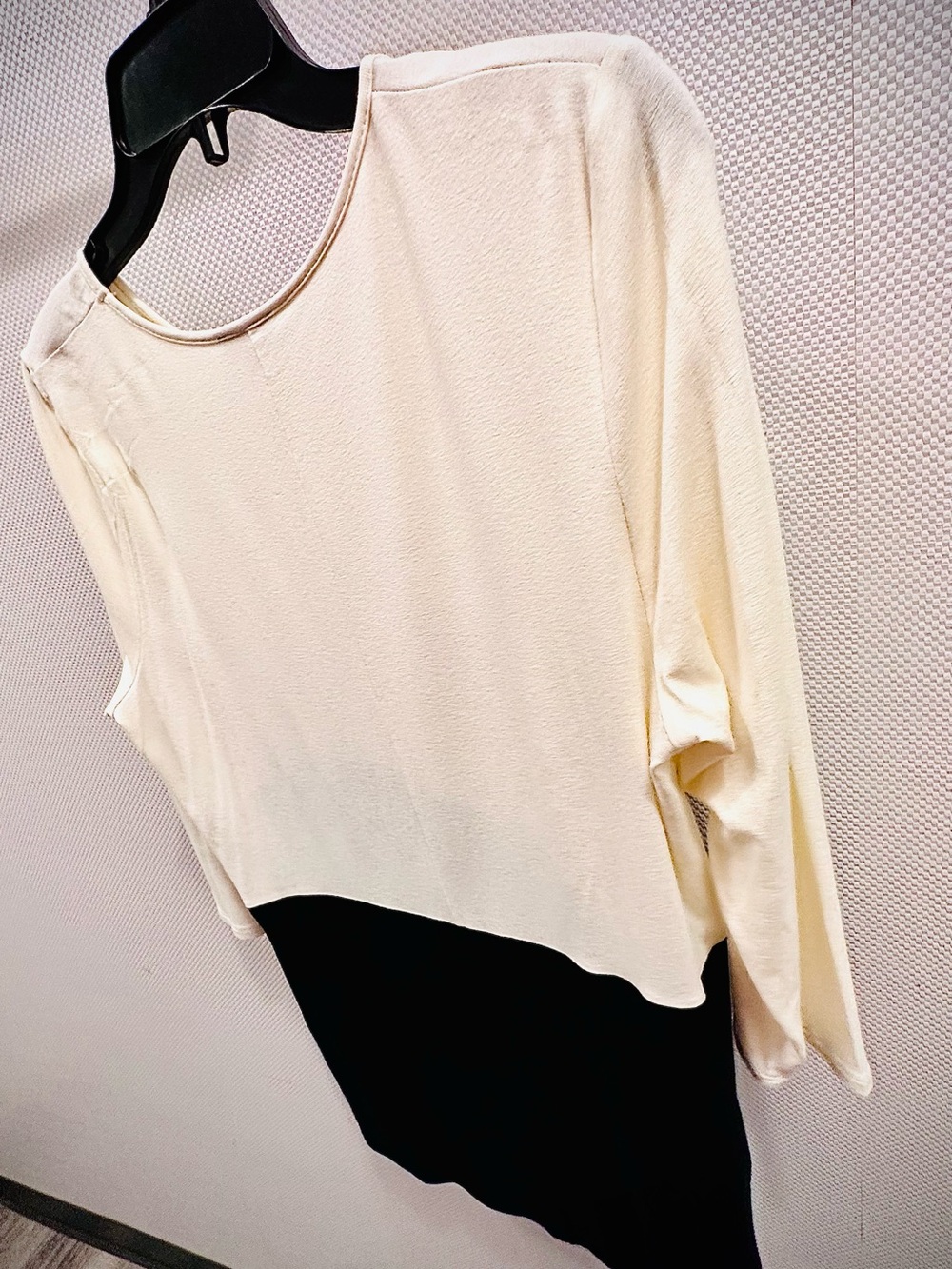J Jill Colorblock Cream and Black Women’s Top - Picture 4 of 12